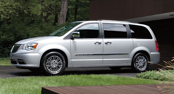 chrysler_town-country_600 chrysler plug-in electric minivan