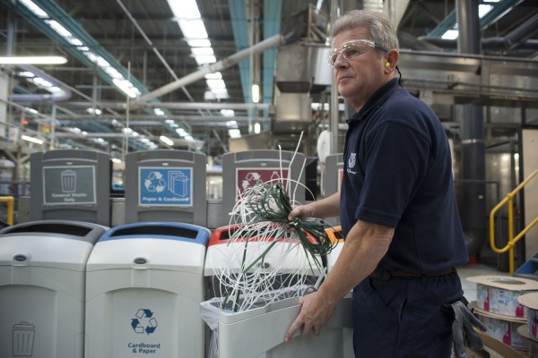A worker in the Jiutepec plant participates in the plastics recycling program. Image via Unilever.