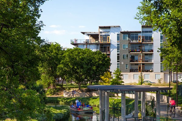 Today the finished apartments are connected to the San Antonio Riverwalk esplanade. Image by Chris Cooper via Lake|Flato Architects.