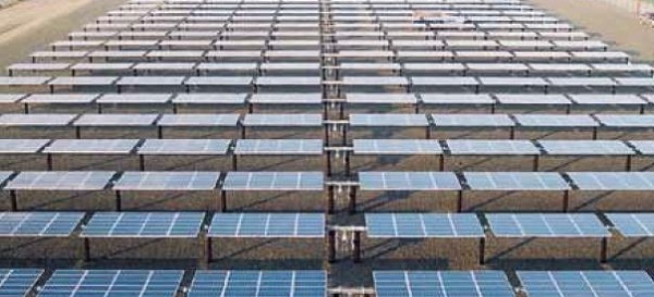 The new solar plant uses the SolarWorld Suntrac single-axis tracker system, similar to what was used at this Wasco, Calif., project. (image via SolarWorld)