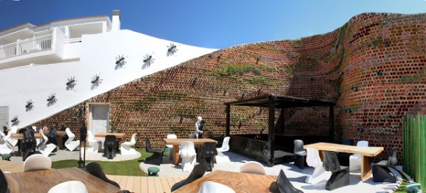 Terracotta Eco.bin wall keeps guests cool at Hotel Ushuaia in Spain's island of Ibiza. Image via Urbanarbolismo.