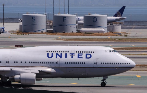 United Airlines Biofuel Plane