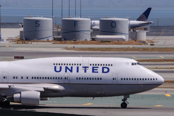 United Airlines Biofuel Plane