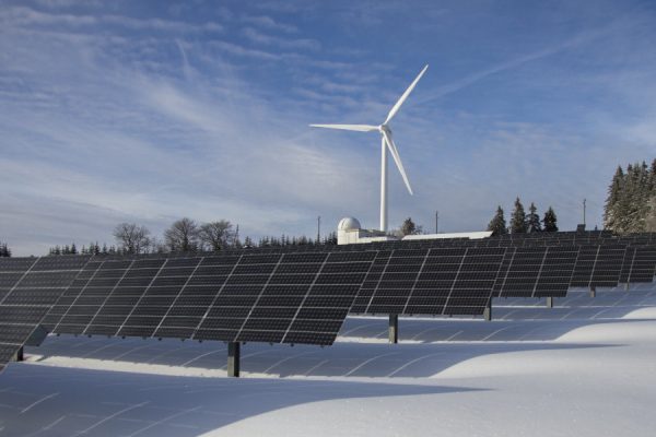 Clean energy from falling snow could one day track your skiiing performance