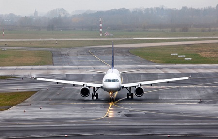 airplanelanding europe airline carbon fees