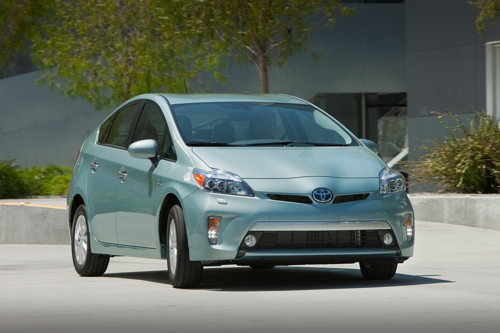 new-prius-plugs-in-to-california-rebate-action-earthtechling