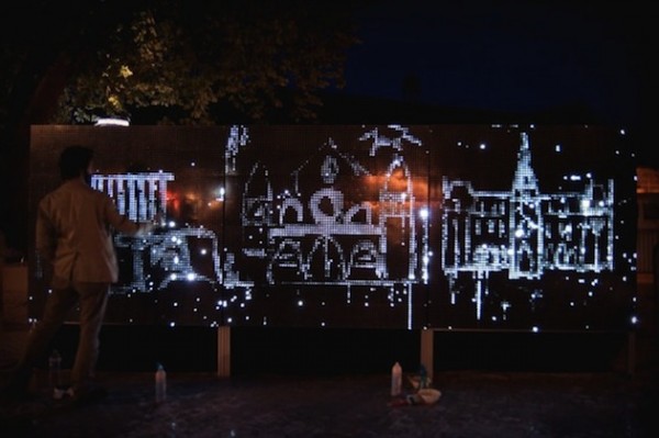 LED-Water-Light-Graffiti-Art-1 LED-Water-Light-Graffiti-Art