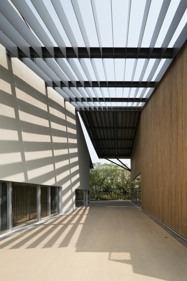 One of the common areas in between classrooms has louvers to provide shade during certain times of day. Image via Kengo Kuma and Associates.