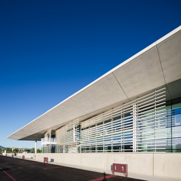 Adjustable louvers help shade the sun and reduce solar gain. Image by Scott Frances via Richard Meier & Partners.