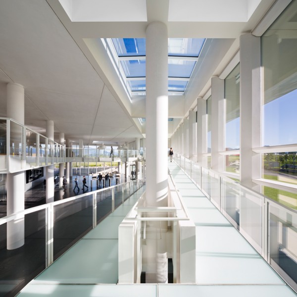 Interior view of main atrium, showing skylights and heavy use of glazing. Image by Scott Frances via Richard Meier & Partners.