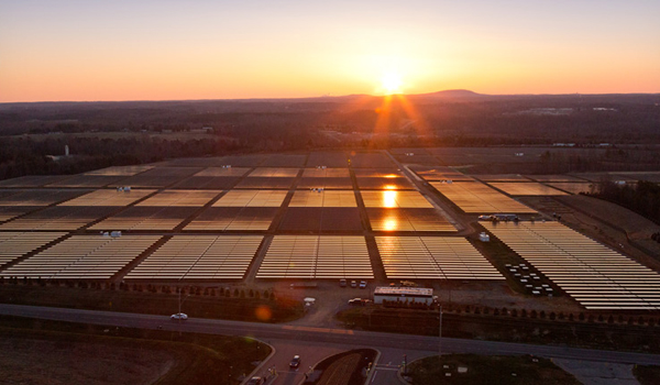 Apple Maiden data center solar