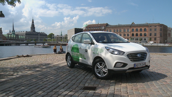 Hyundai ix35 Fuel Cell in Copenhagen, Denmark (image via Hyundai)